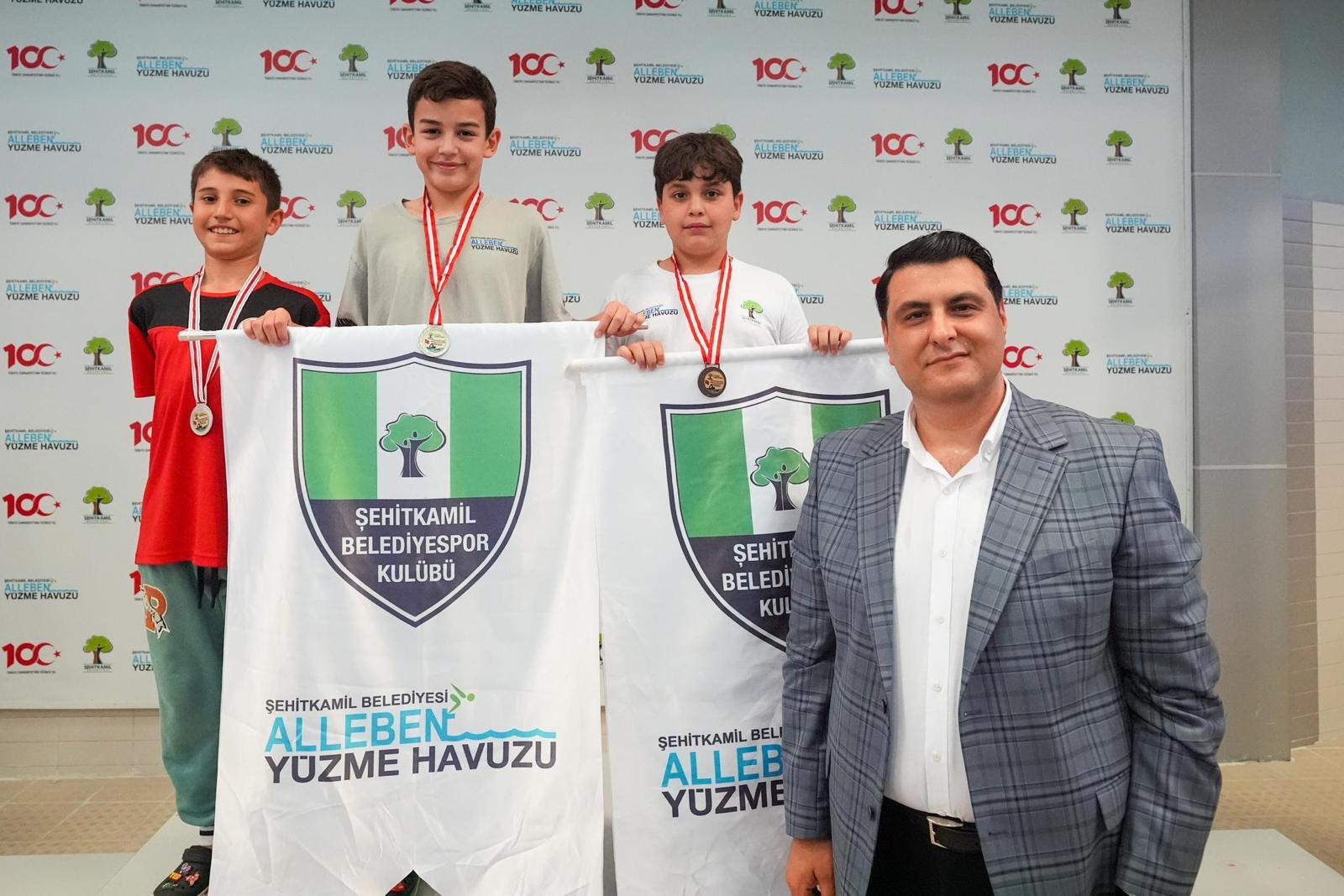 Minik Kulaçlar Yüzme Şenliği