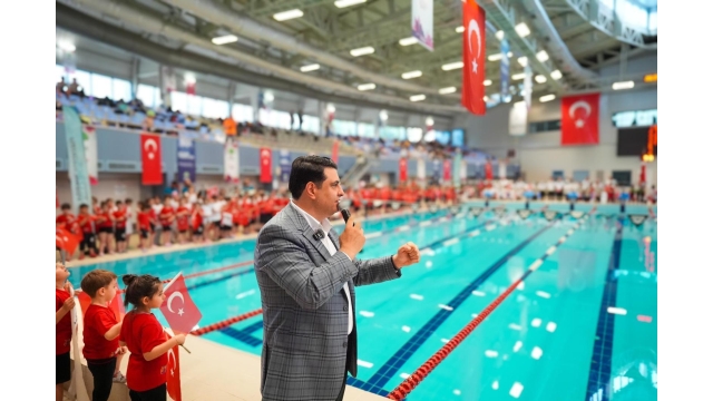 Minik Kulaçlar Yüzme Şenliği