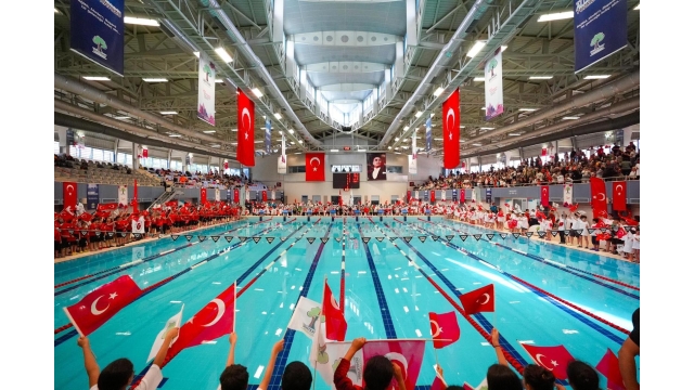 Minik Kulaçlar Yüzme Şenliği